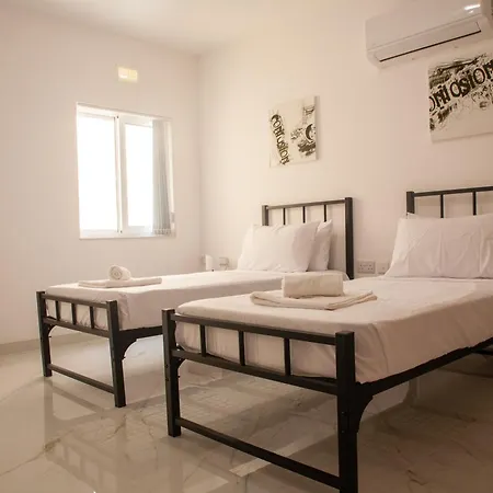 Apartment Modern 3-bedroom With Balcony & Ac, Gozo