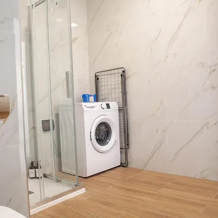 Apartment Modern 3-bedroom With Balcony & Ac, Gozo