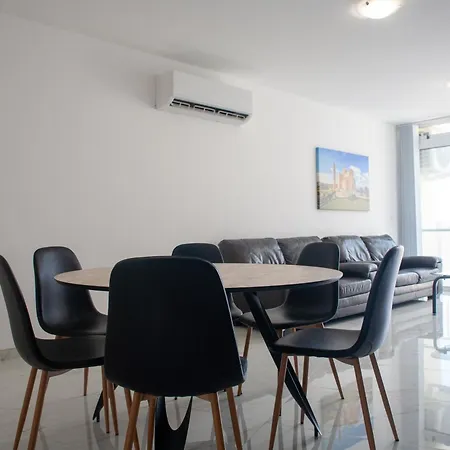 Modern 3-bedroom With Balcony & Ac, Gozo Xewkija