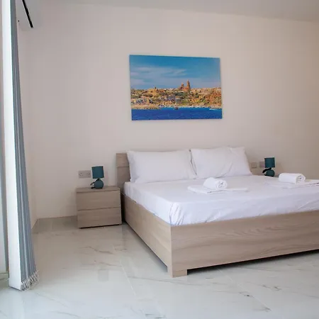 Modern 3-bedroom With Balcony & Ac, Gozo Xewkija