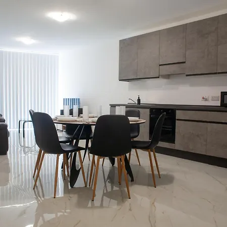 Modern 3-bedroom With Balcony & Ac, Gozo *