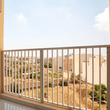 Apartment Modern 3-bedroom With Balcony & Ac, Gozo *