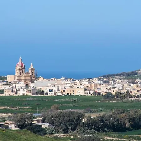 Apartment Modern 3-bedroom With Balcony & Ac, Gozo *