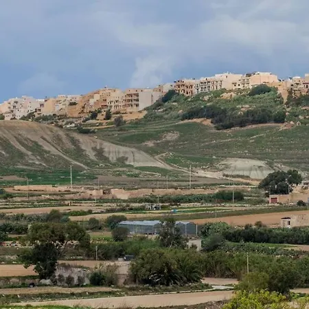 Modern 3-bedroom With Balcony & Ac, Gozo Apartment