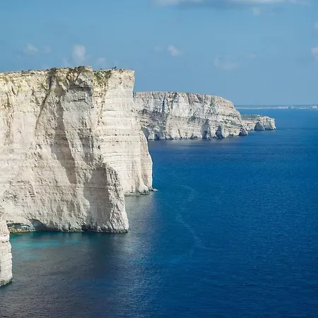 Modern 3-bedroom With Balcony & Ac, Gozo