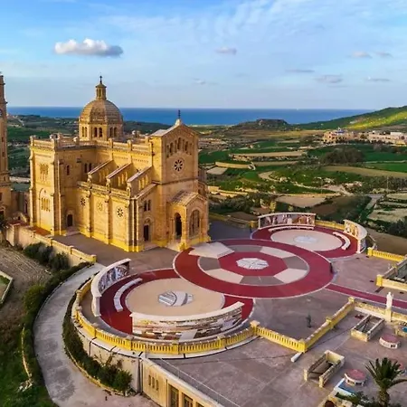 Modern 3-bedroom With Balcony & Ac, Gozo